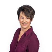 Photo of Lisa Napora